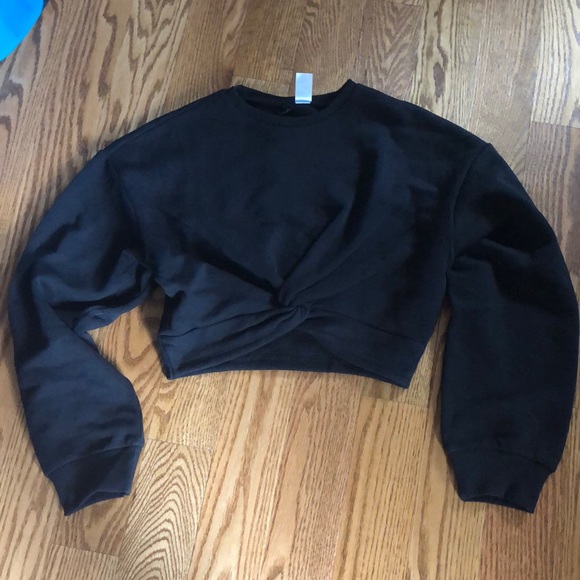 H&M Tops - H&M black knotted crop top